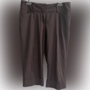 WORTHINGTON Modern Women’s Capri. Brown. 8 petite. Super cute!